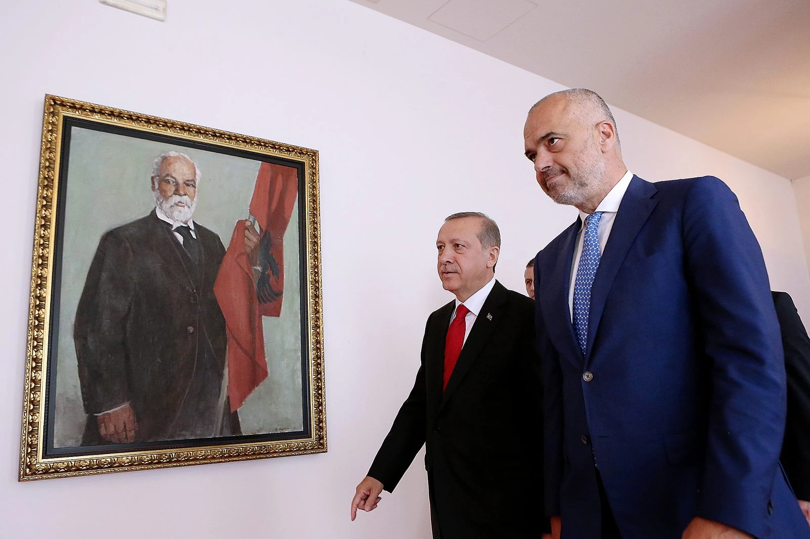 Στρατηγική περικύκλωση Ελλάδας μέσω Αλβανίας: Η Άγκυρα θέτει υπό την προστασία της τα Τίρανα και αποκτά… «μάτι» στο Ιόνιο – Προετοιμάζει το έδαφος ο Τσαβούσογλου